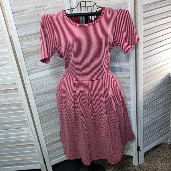 🆕❤️Lularoe- Red & White Striped Amelia - Picture 2 of 9